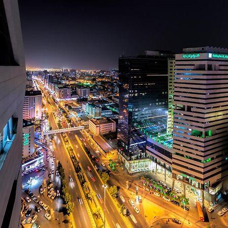 Holiday Suites Al Aziziah La La Mecca Esterno foto The city of Karachi at night.