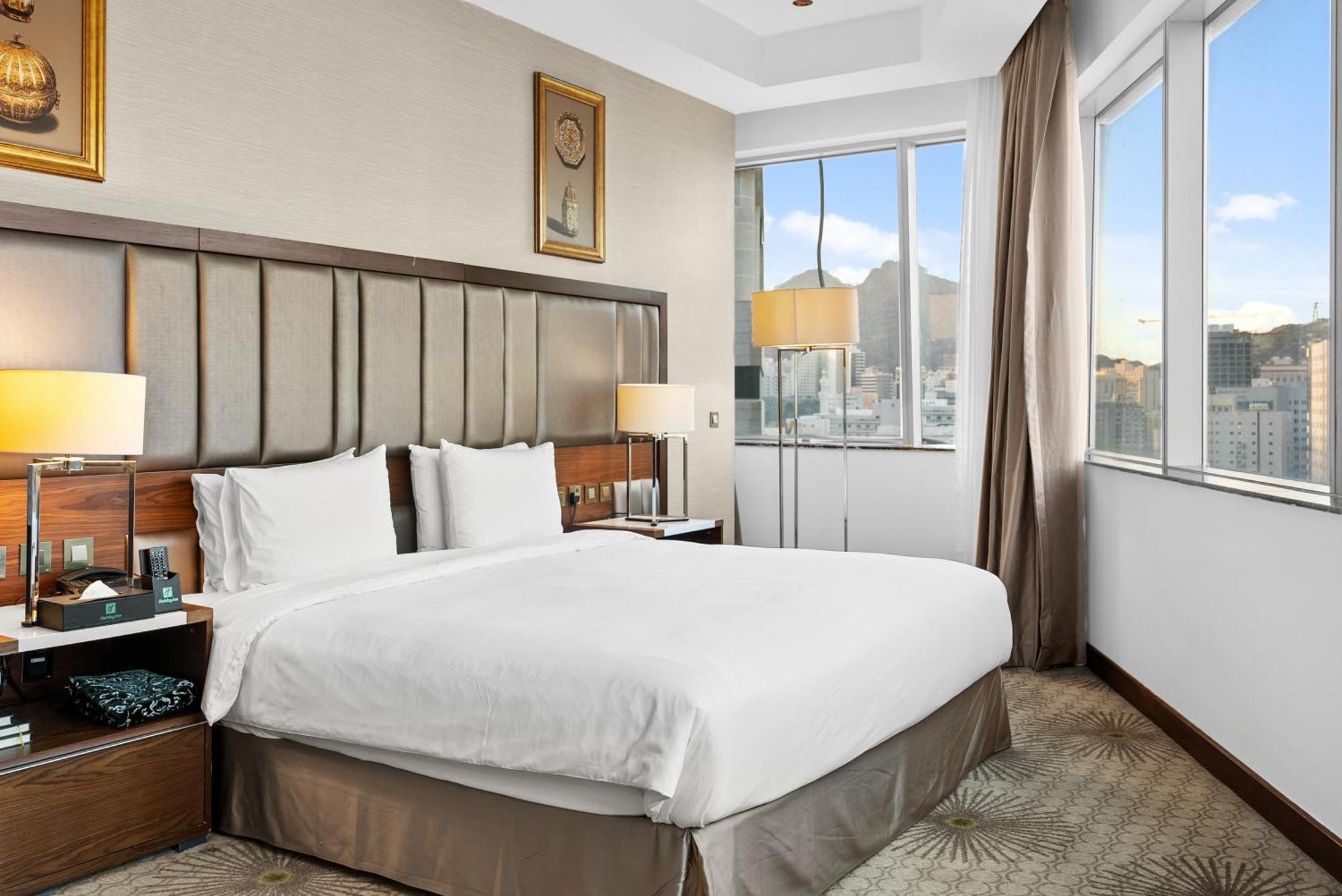 Holiday Suites Al Aziziah La La Mecca Esterno foto A room at the hotel